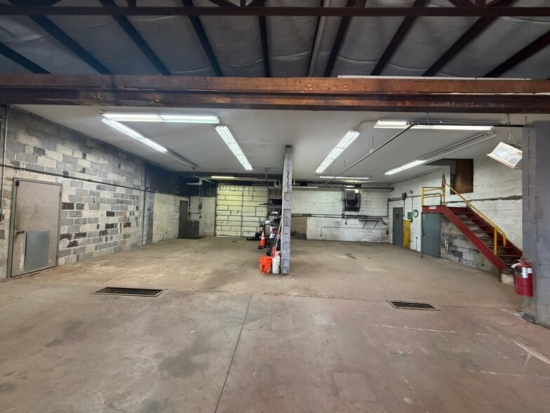 More Photos Of 8431 Maynardville Pike, Knoxville Warehouse For Sale