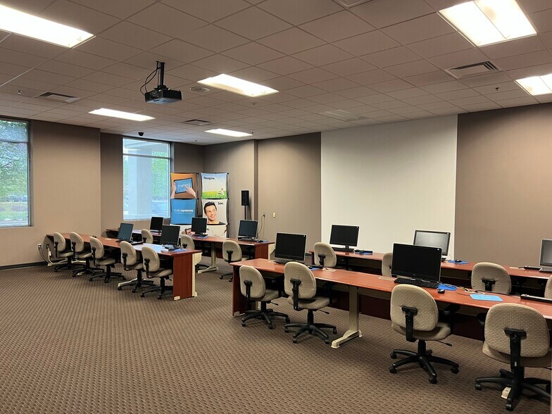 More Photos Of 7345 Goodlett Farms Pky, Cordova Office For Sale