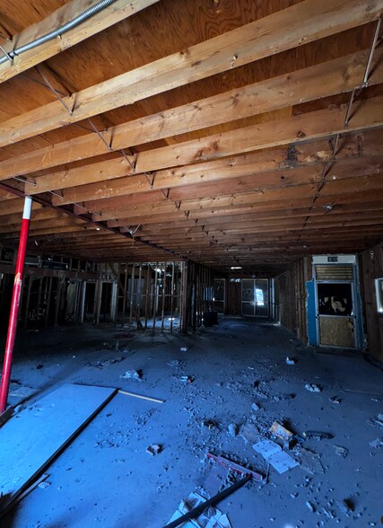 More Photos Of 311 N Indian Canyon Dr, Palm Springs General Retail For Sale