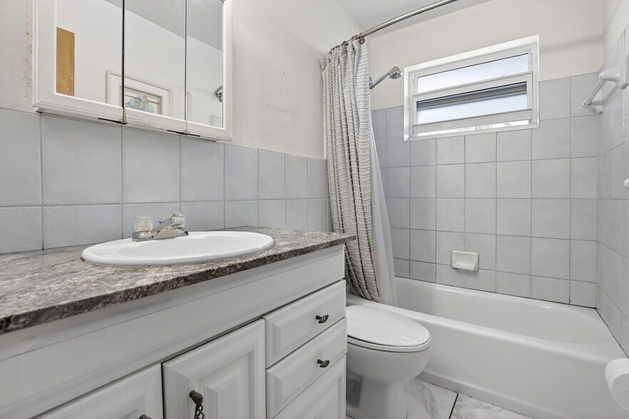 More Photos Of 4825 NE 23rd Ave, Fort Lauderdale Apartments For Sale