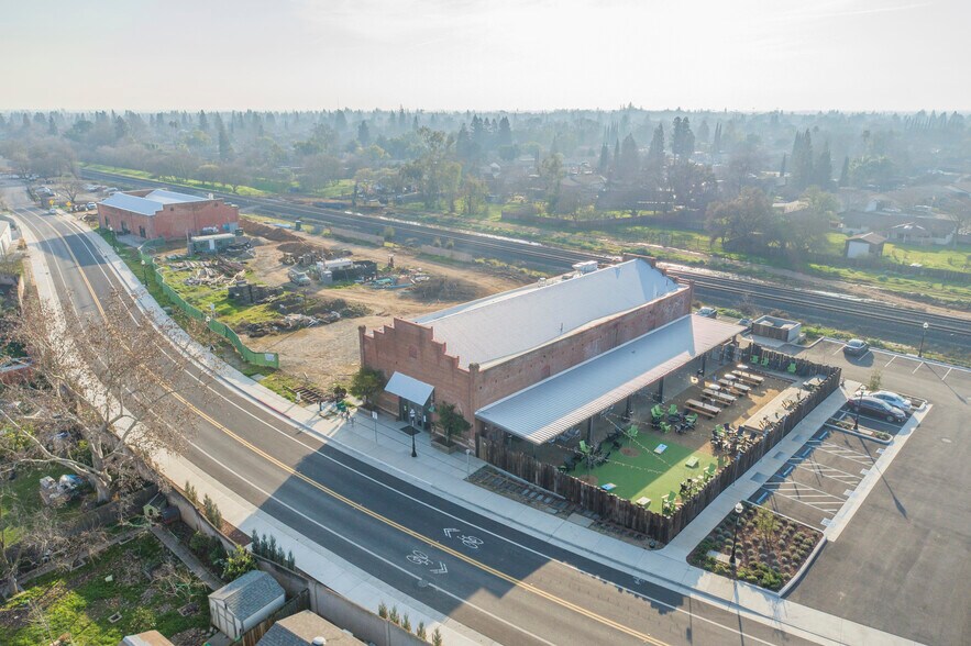 More Photos Of 9699 Railroad St, Elk Grove Restaurant For Lease