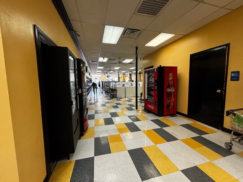 More Photos Of 111 E University Dr, Denton Unknown For Lease