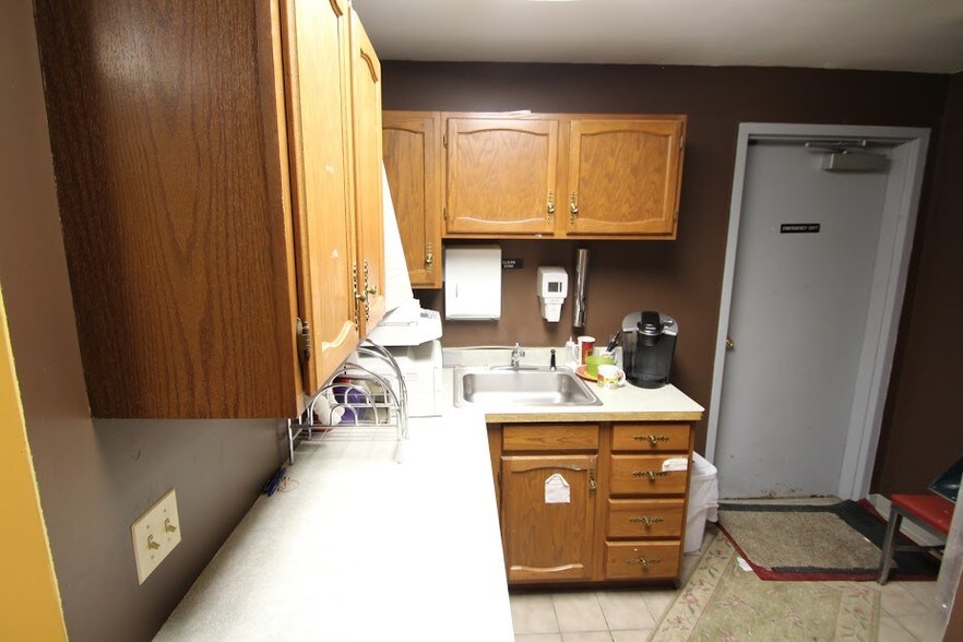 More Photos Of 2211 Lyell Ave, Rochester Medical For Lease