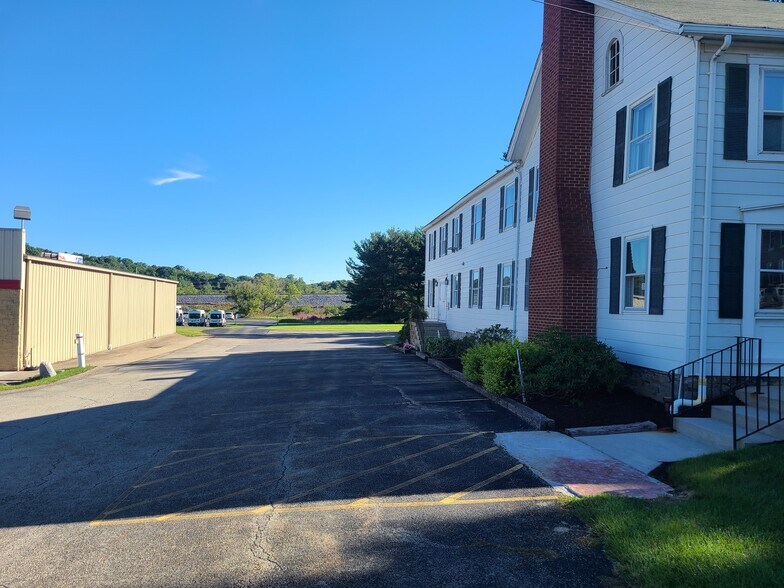 More Photos Of 555 E Main St, Somerset Flex For Sale