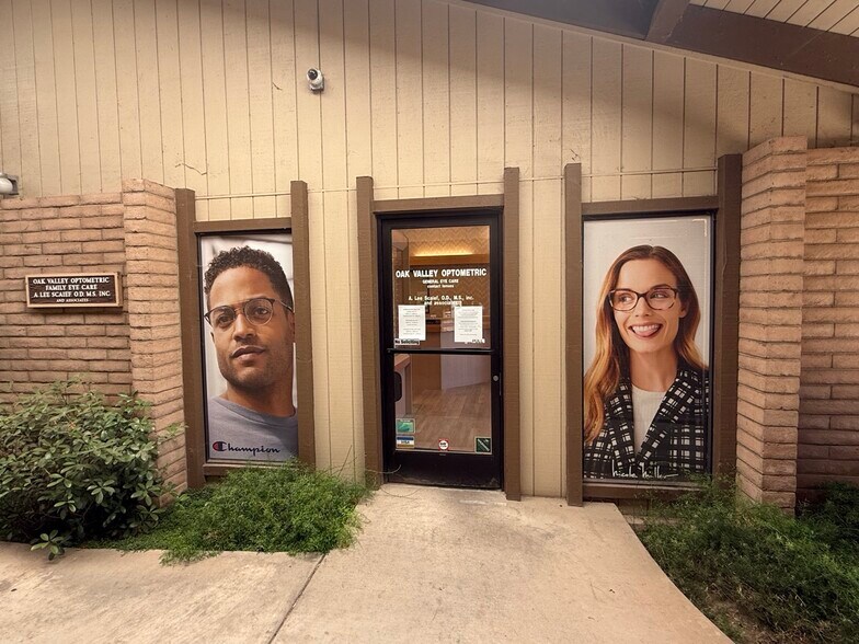 More Photos Of 1390 W H St, Oakdale General Retail For Lease