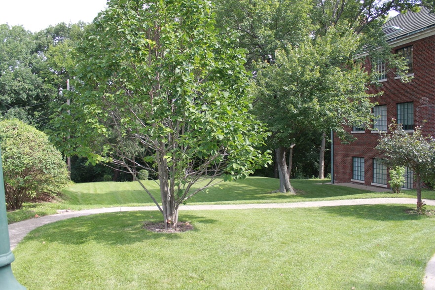 More Photos Of 2619 W Heading Ave, West Peoria Office For Lease