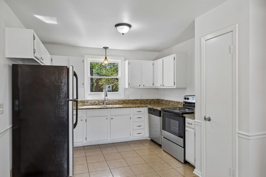 More Photos Of 1910 Redbud Ct, Franklin Multifamily For Sale
