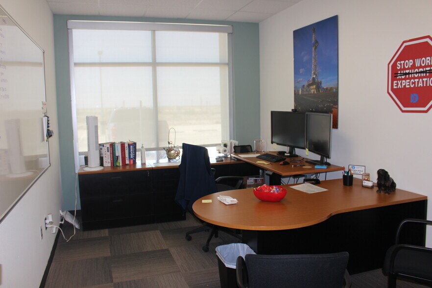 More Photos Of 5735 SW 7000, Andrews Industrial For Sale