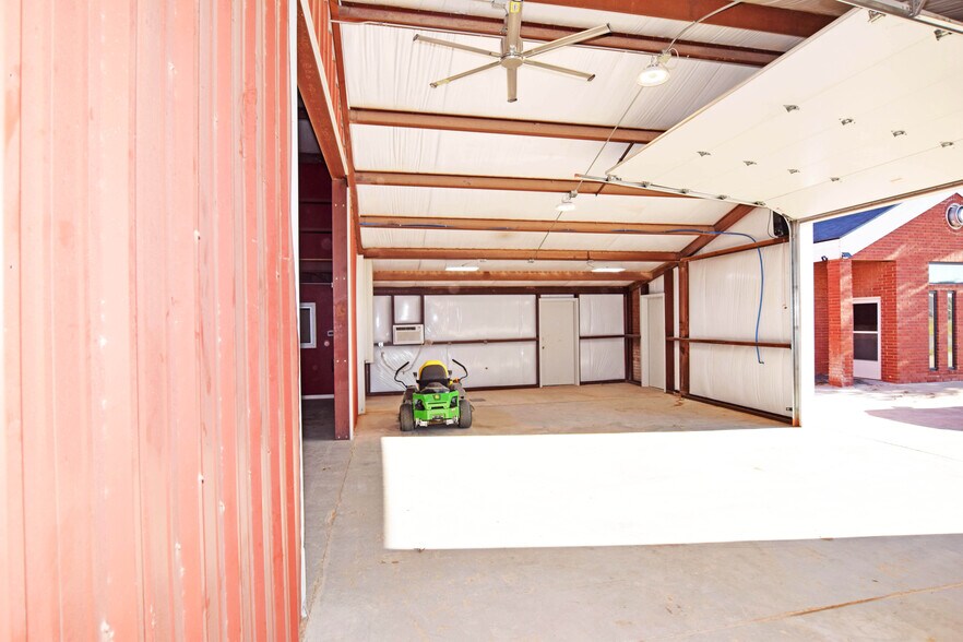 More Photos Of 327 SE Loop 338, Odessa Flex For Lease