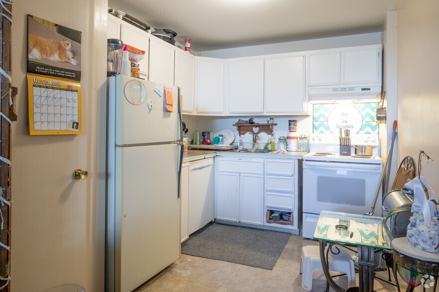 More Photos Of 152 Del Mar Cir, Aurora Apartments For Sale