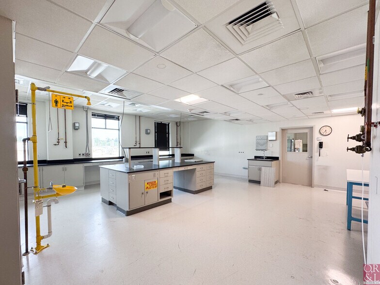 More Photos Of 35 NE Industrial Rd, Branford Research And Development For Lease