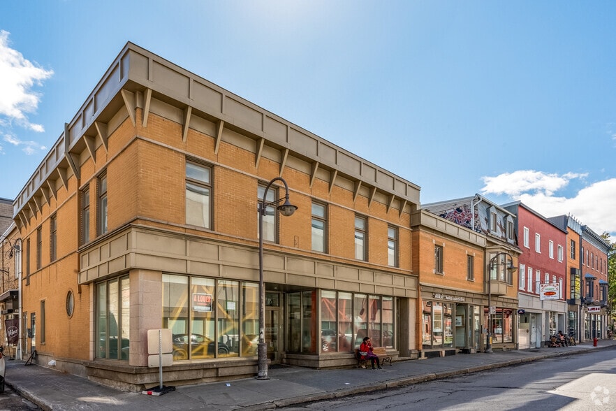 Primary Photo Of 95 Rue Saint-Joseph E, Québec Storefront Retail Residential For Lease