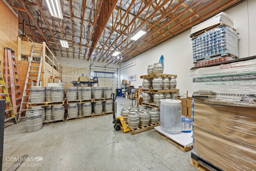 More Photos Of 63063 Layton Ave, Bend Warehouse For Sale