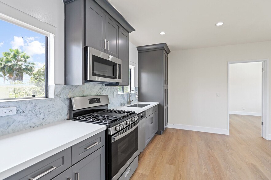 More Photos Of 2001 Penmar Ave, Venice Apartments For Sale