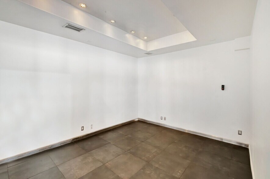 More Photos Of 925 W Broward Blvd, Fort Lauderdale Auto Dealership For Sale