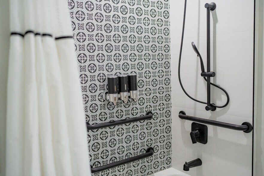 More Photos Of 1107 N Broadway, Santa Maria Hotel For Sale