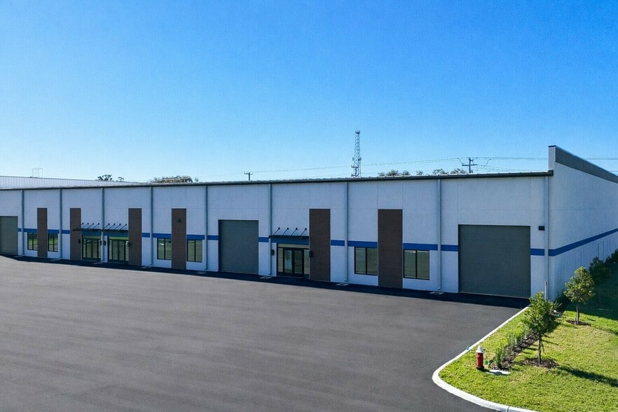 More Photos Of 1530 Kendrick Ln, Lakeland Warehouse For Lease