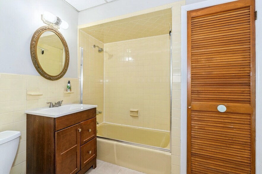 More Photos Of 701 Bergen Ave, Jersey City Storefront Retail Residential For Sale