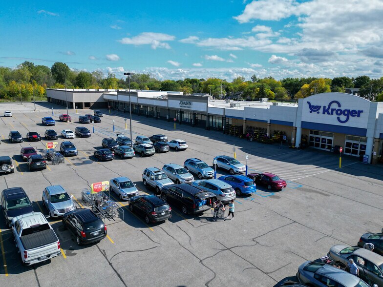 Primary Photo Of 2906-2992 Center Ave, Essexville Unknown For Lease