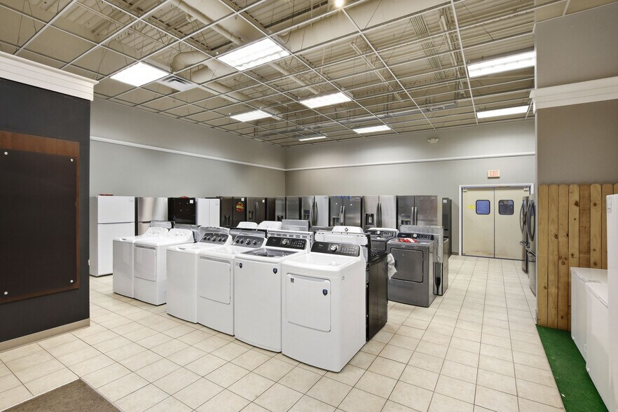 More Photos Of 1350-1380 N Broadway Ave, Bartow Freestanding For Sale