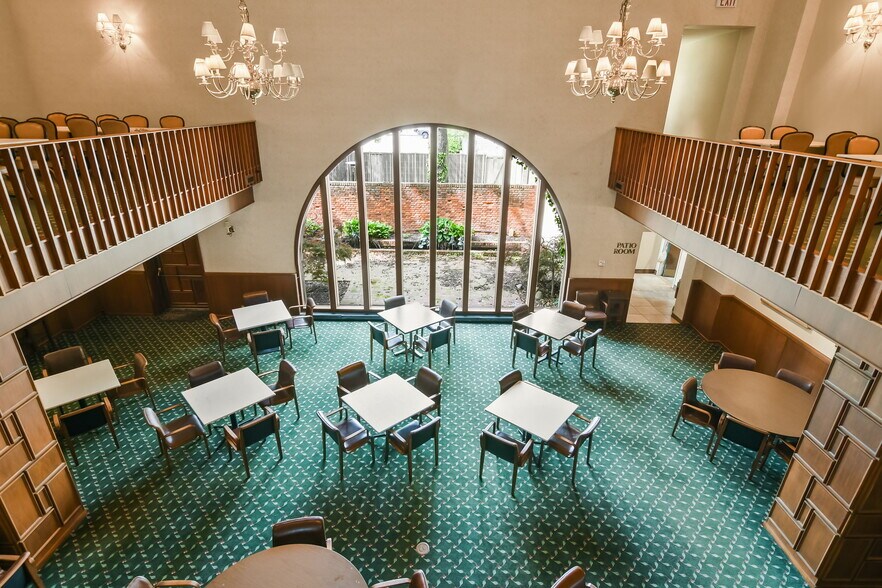 More Photos Of 227 E Adams St, Springfield Flex For Sale