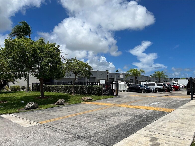 More Photos Of 16235 SW 117th Ave, Miami Flex For Sale