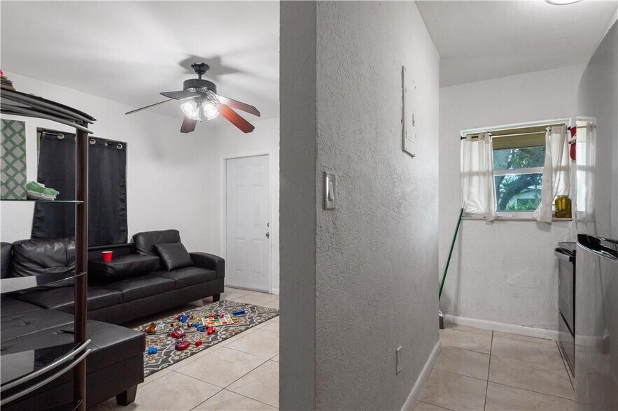 More Photos Of 2247 Simms St, Hollywood Apartments For Sale