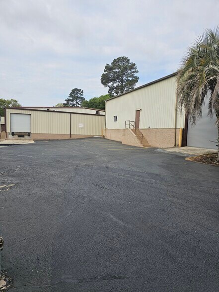 More Photos Of 6221 Monticello Rd, Columbia Warehouse For Lease