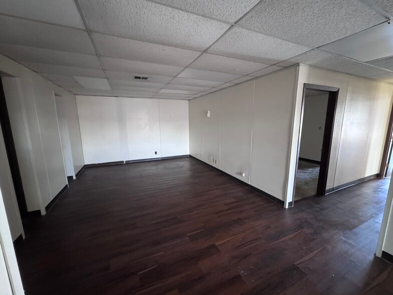 More Photos Of 10828 E Newton St, Tulsa Unknown For Lease