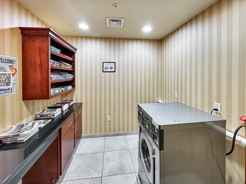 More Photos Of 1515 Planeview Dr, Oshkosh Hotel For Sale