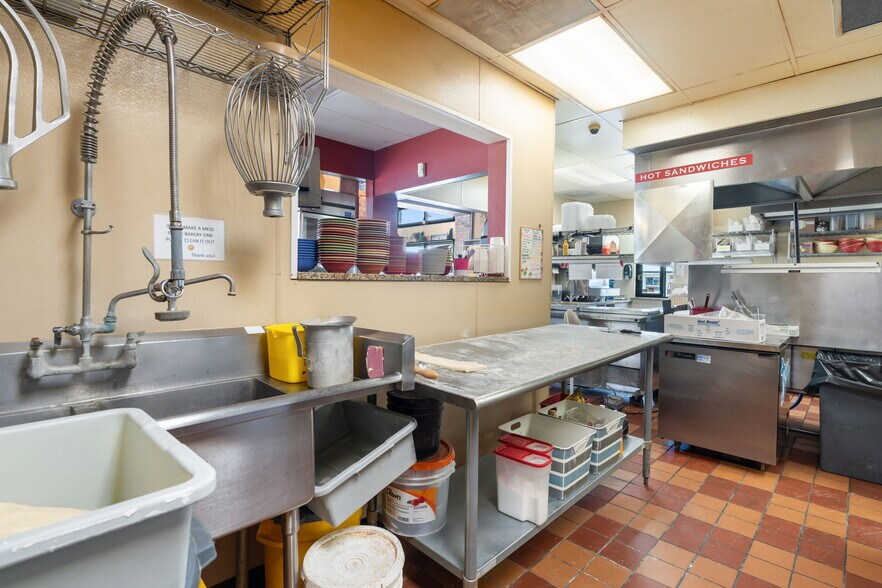 More Photos Of 1138 Yellowstone, Pocatello Restaurant For Sale