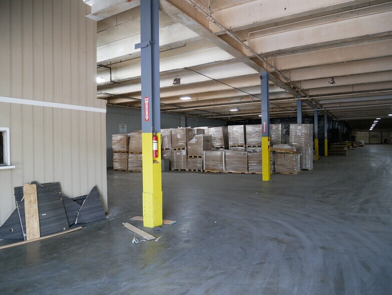 Primary Photo Of 105 Maple St, Rossville Light Distribution For Lease