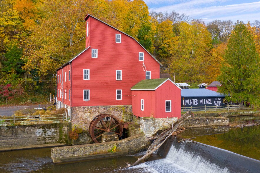 More Photos Of 43 Main St, Clinton Township Storefront For Sale