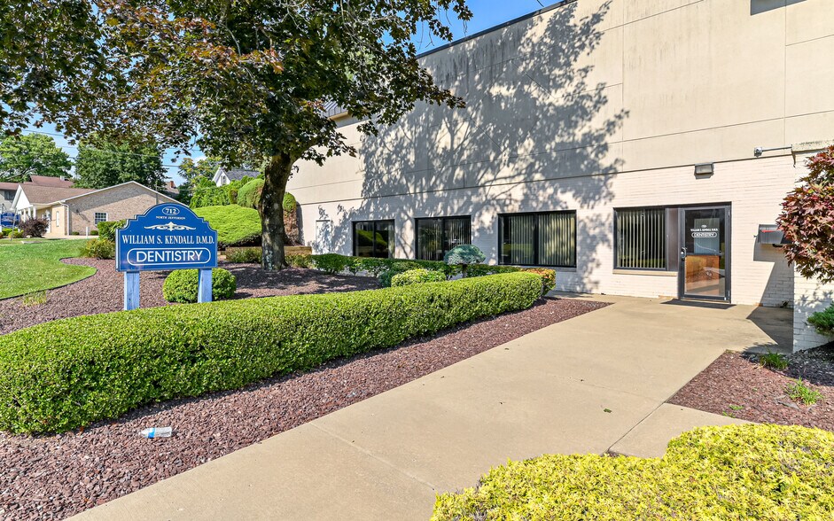 More Photos Of 508-512 N Jefferson st, New Castle Medical For Sale