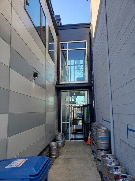 More Photos Of 5201 15th Ave NW, Seattle Loft Creative Space For Lease