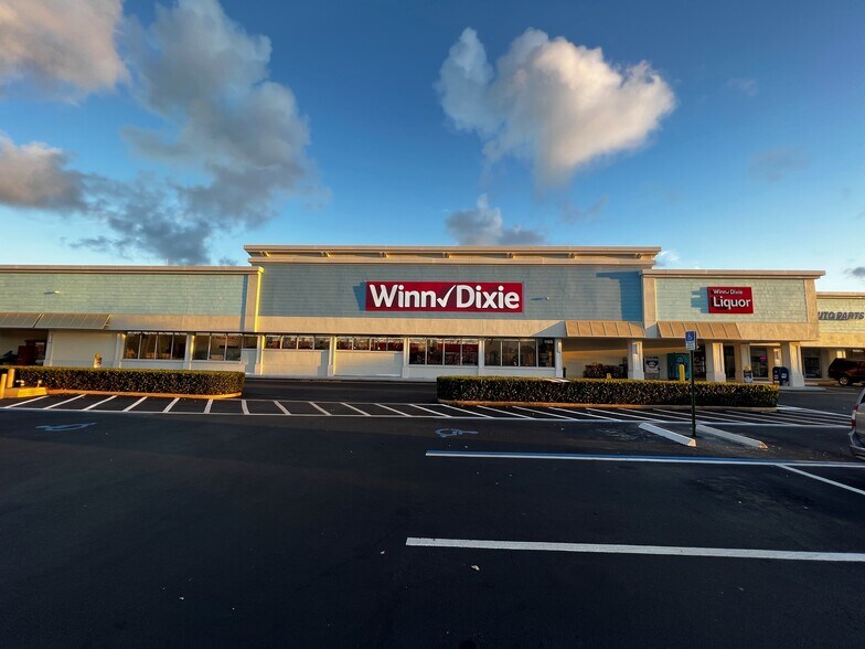 More Photos Of 1105-1119 NE Jensen Beach Blvd, Jensen Beach Supermarket For Sale