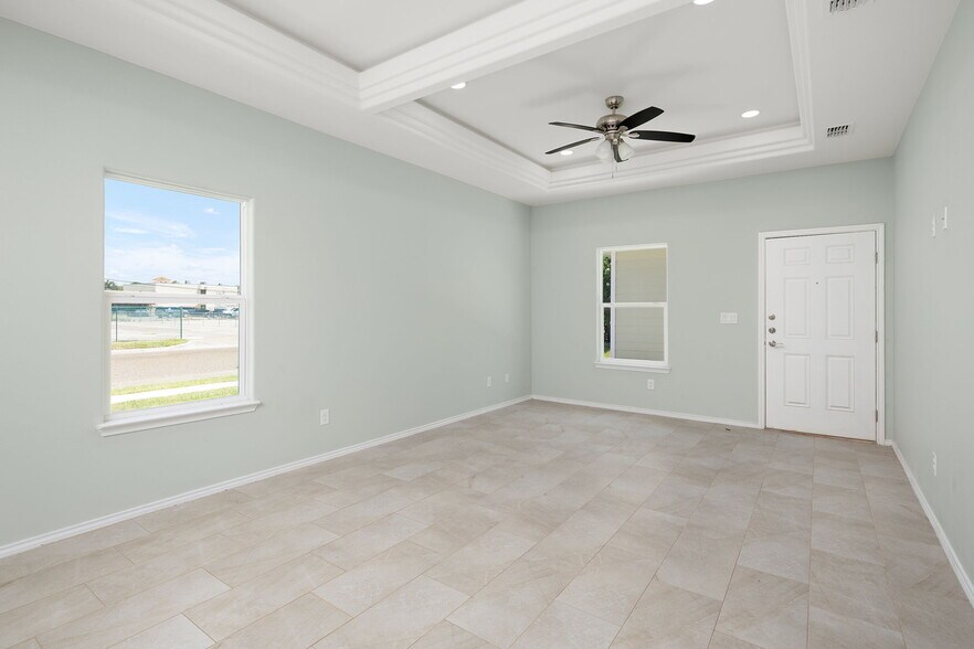 More Photos Of 222 Mahl St, Edinburg Apartments For Sale