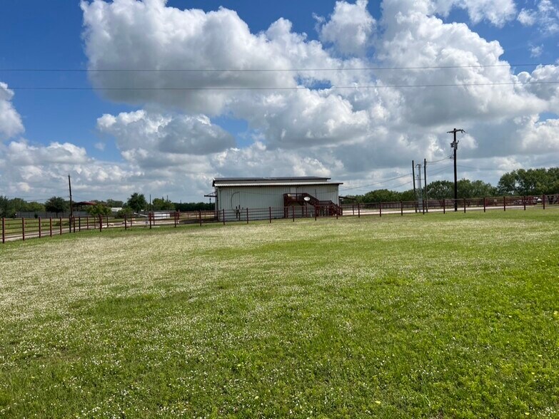 More Photos Of 4515 Smith Rd, Von Ormy Truck Terminal For Lease