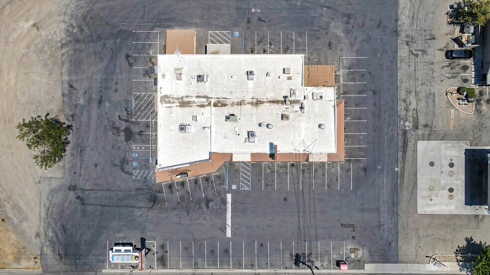 More Photos Of 44 N 19 1/2 Ave, Lemoore Restaurant For Sale