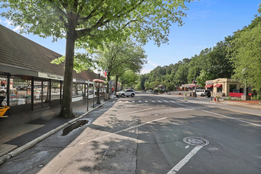 More Photos Of 1159-1177 Pleasantville Rd, Briarcliff Manor Village Restaurant For Sale