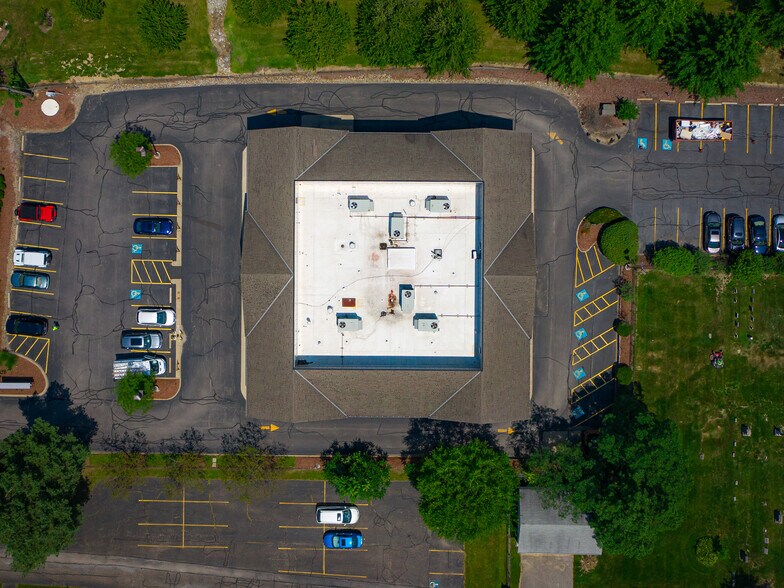 More Photos Of 17747 Chillicothe Rd, Chagrin Falls Office For Lease