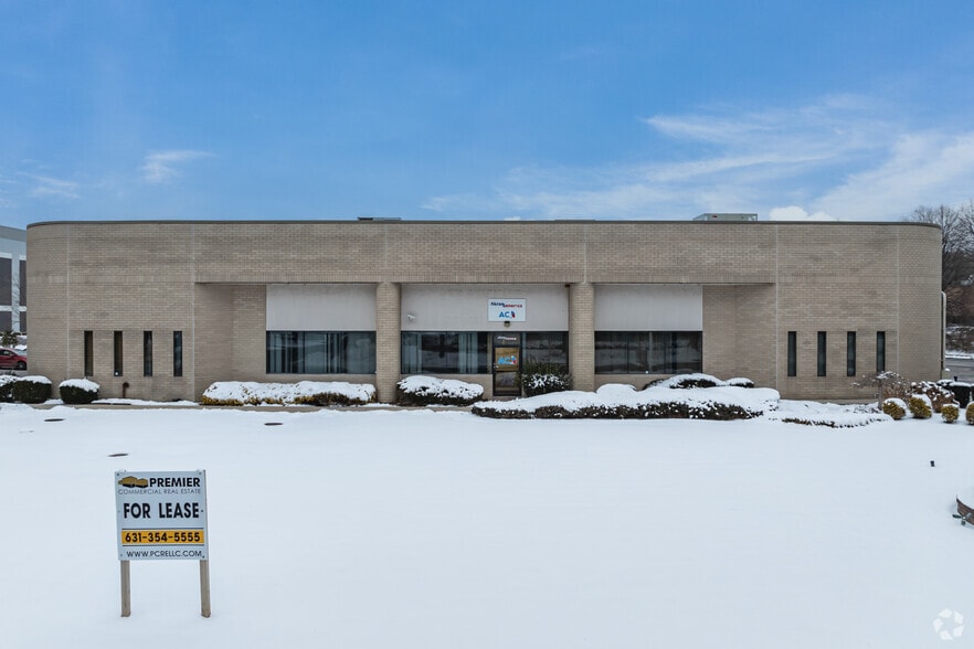 More Photos Of 47 Mall Dr, Commack Warehouse For Lease