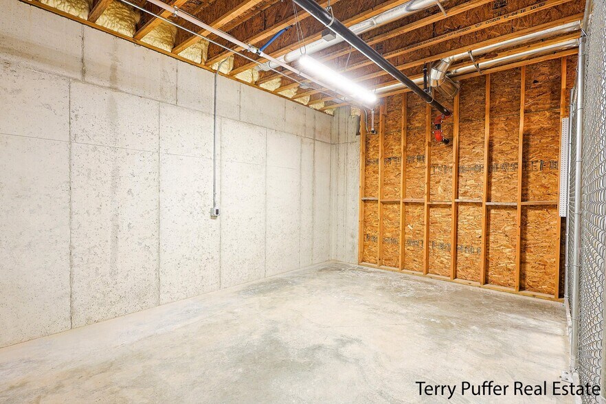 More Photos Of 926-930 2nd St, Muskegon Storefront Retail Residential For Lease