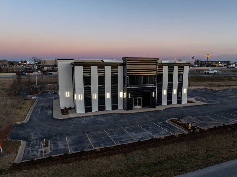 More Photos Of 3103 SE Moberly Ln, Bentonville Office For Lease