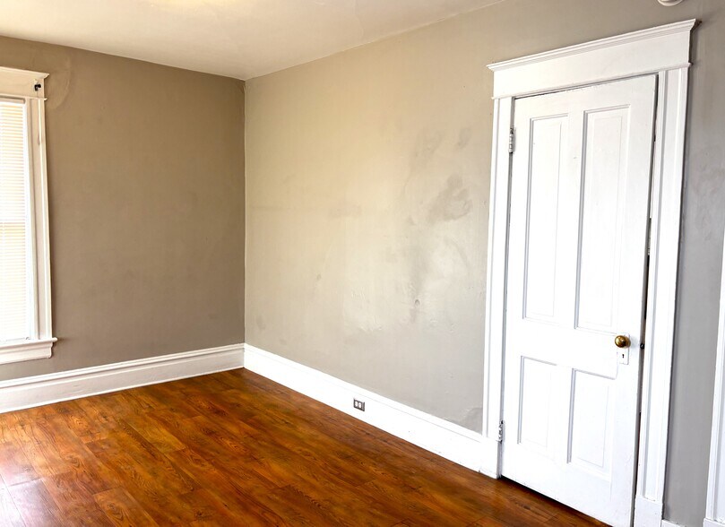 More Photos Of 146 N Logan St, Denver Specialty For Sale