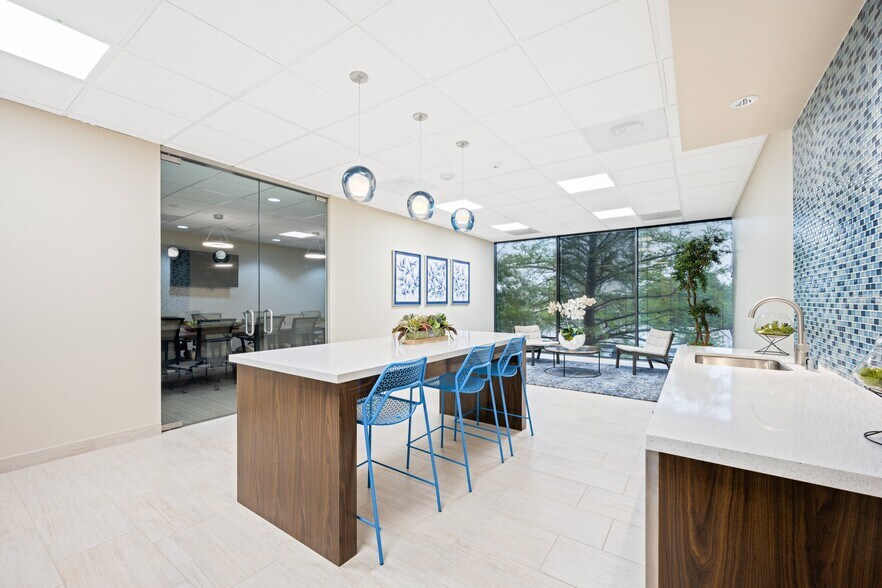 More Photos Of 4560 Belt Line Rd, Addison Medical For Lease