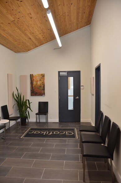 More Photos Of 2 Rue De L'usine, Baie-Saint-Paul General Retail For Sale