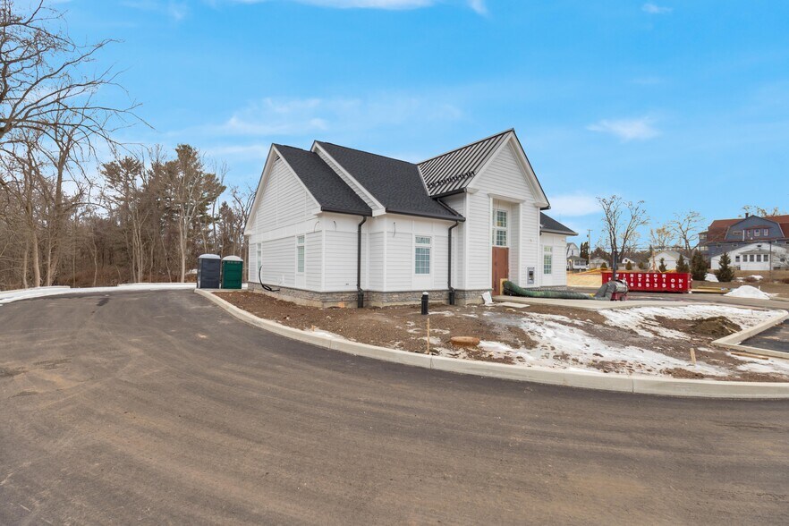 More Photos Of 2815 Main St, Glastonbury Freestanding For Sale