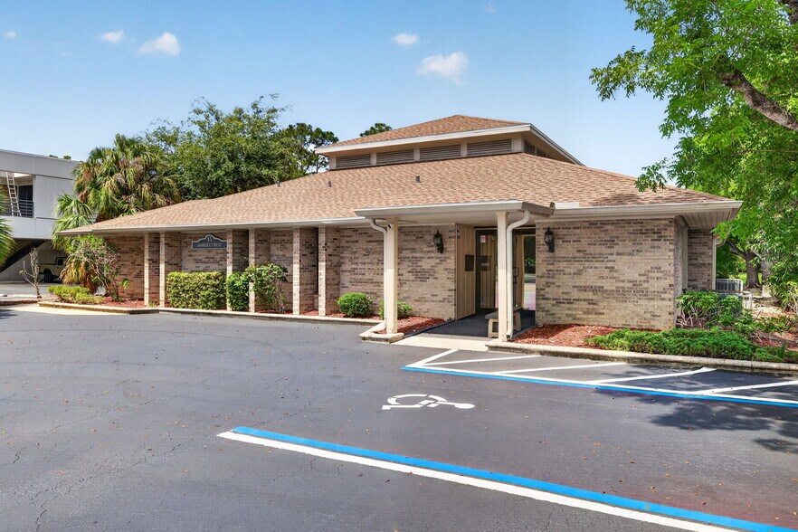 Primary Photo Of 45 Barkley Cir, Fort Myers Medical For Lease