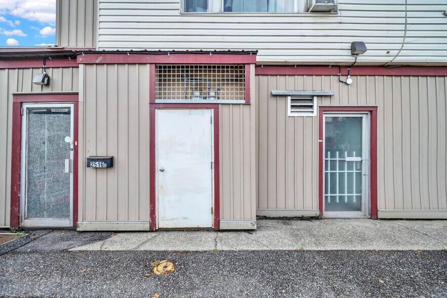 More Photos Of 2518 Clearbrook Rd, Abbotsford Apartments For Lease
